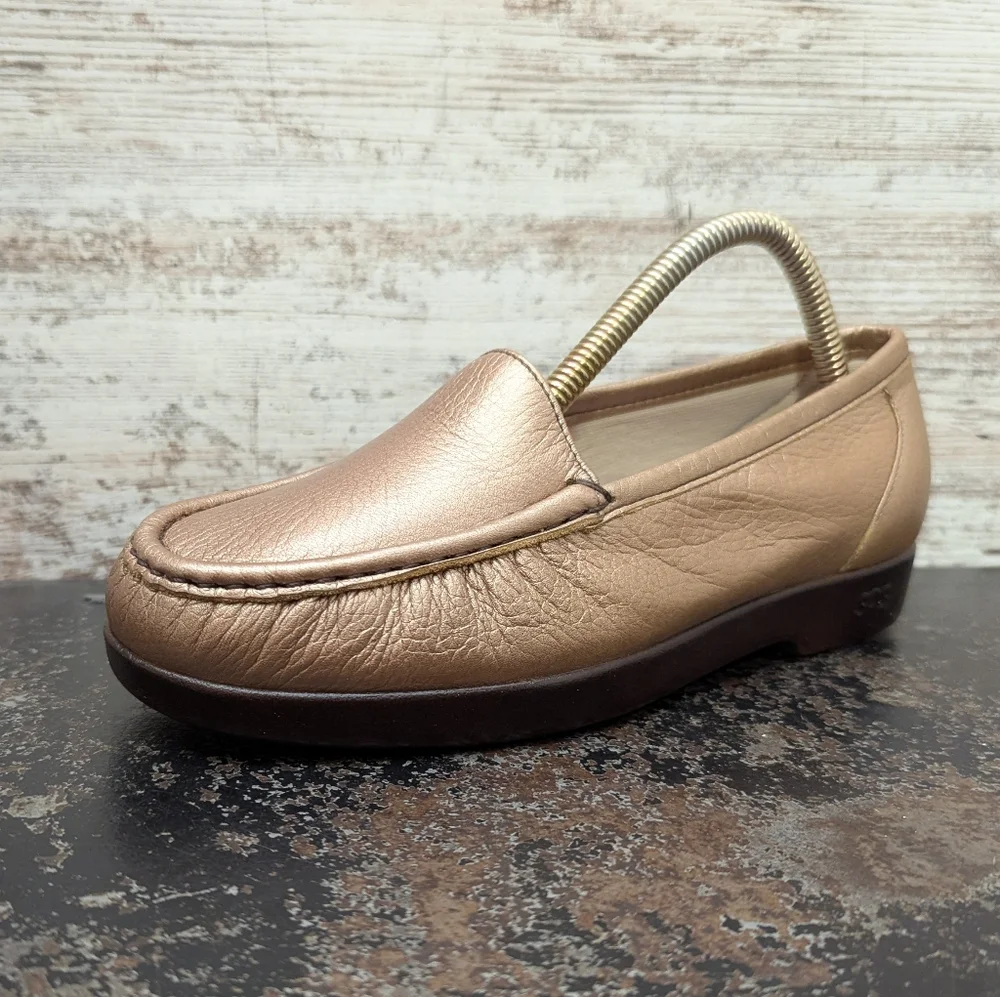 Womens SAS Simplify Loafers Shoes Sz 6 WW Extra Wide Used Gold Metallic